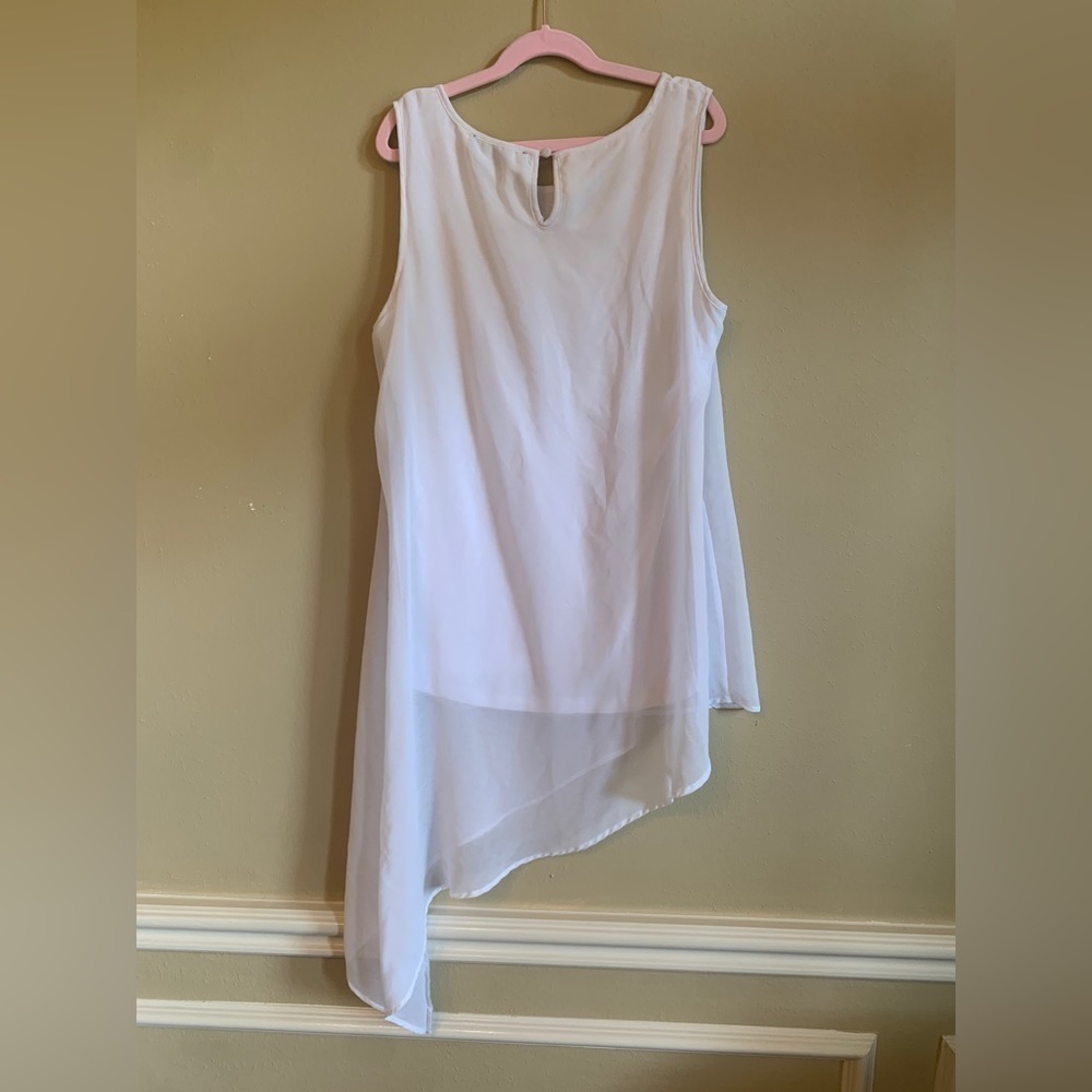 Saks Fifth Avenue White Asymmetrical Top size 6